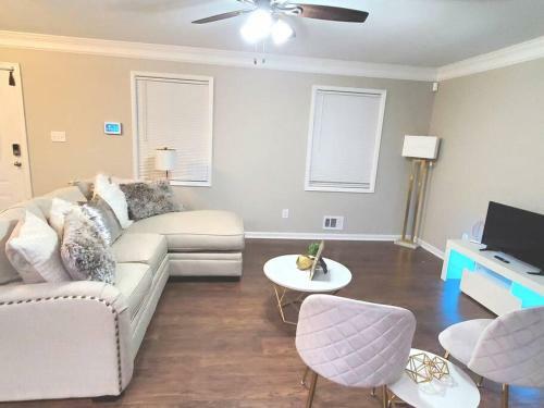 Pool!, East Atlanta Stay, Sleeps 10!