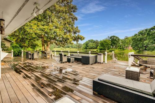 Conyers Lakehouse