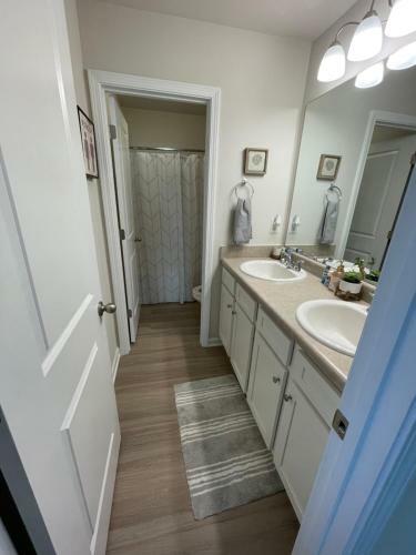 4bdrm Fast Wifi Farmhouse Inspired Home