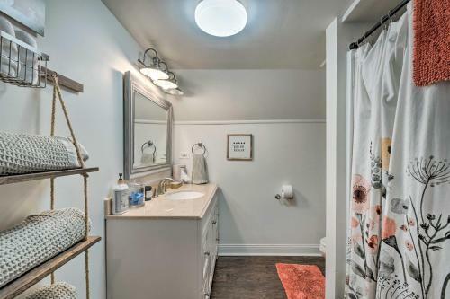 Apartamento Unique Dallas Studio With Fire Pit And Treehouse!