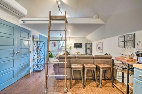 Apartamento Unique Dallas Studio With Fire Pit And Treehouse!