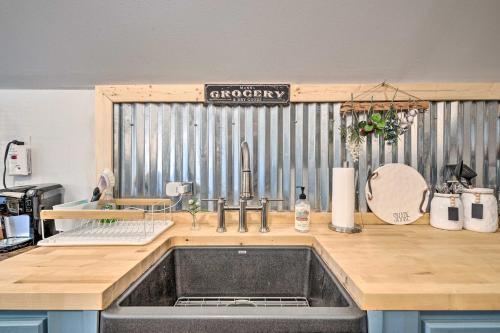 Apartamento Unique Dallas Studio With Fire Pit And Treehouse!