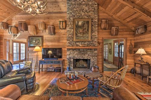 Plummer Lodge In Big Canoe With Lake Access!