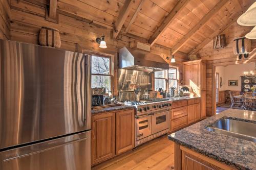 Plummer Lodge In Big Canoe With Lake Access!