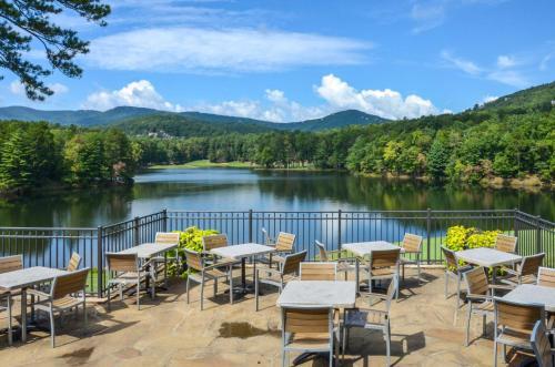 Plummer Lodge In Big Canoe With Lake Access!