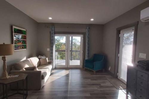 Roundabout Retreat-near Dehlonega