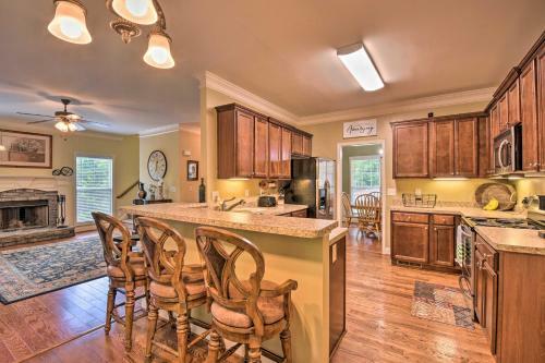 Idyllic Dahlonega House Hike, Sip, And Explore!