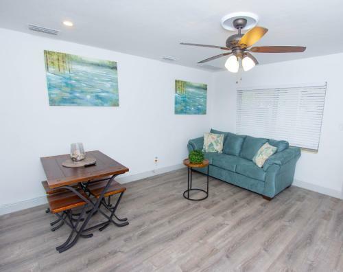 Apartamento #1 St.pete Beach Unit*walk To Bars, Beaches, Restaurants And More.