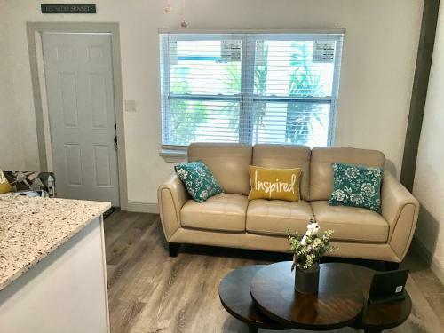 Apartamento #1 St.pete Beach Unit*walk To Bars, Beaches, Restaurants And More.