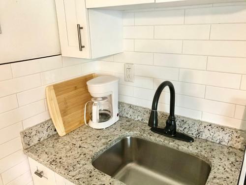 Apartamento #1 St.pete Beach Unit*walk To Bars, Beaches, Restaurants And More.
