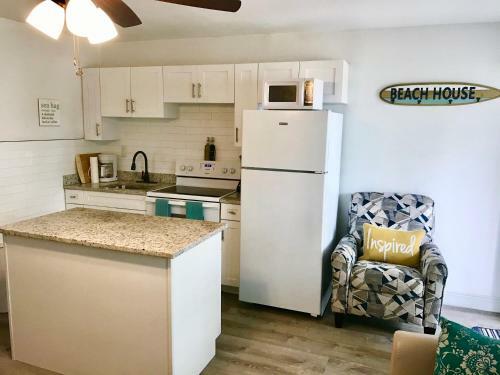 Apartamento #1 St.pete Beach Unit*walk To Bars, Beaches, Restaurants And More.