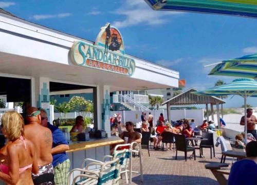 Apartamento #1 St.pete Beach Unit*walk To Bars, Beaches, Restaurants And More.