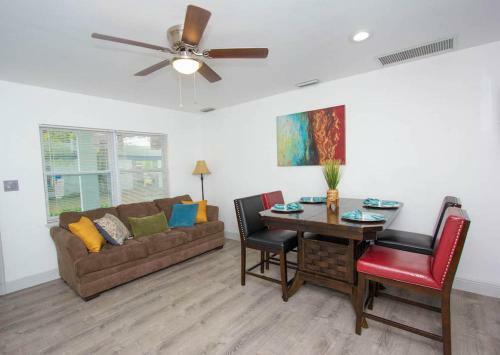 Apartamento #1 St.pete Beach Unit*walk To Bars, Beaches, Restaurants And More.