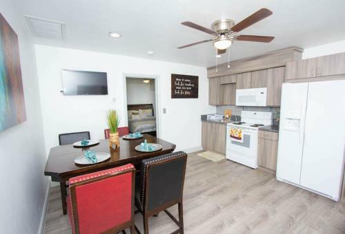 Apartamento #1 St.pete Beach Unit*walk To Bars, Beaches, Restaurants And More.
