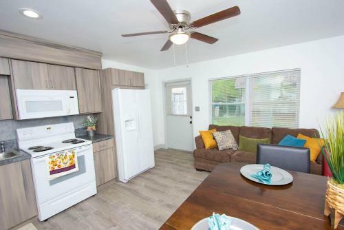 Apartamento #1 St.pete Beach Unit*walk To Bars, Beaches, Restaurants And More.
