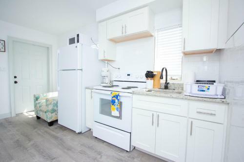 Apartamento #1 St.pete Beach Unit*walk To Bars, Beaches, Restaurants And More.