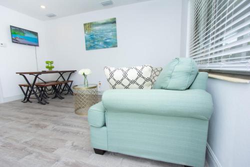 Apartamento #1 St.pete Beach Unit*walk To Bars, Beaches, Restaurants And More.
