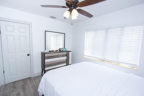 Apartamento #1 St.pete Beach Unit*walk To Bars, Beaches, Restaurants And More.