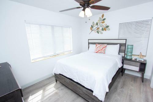 Apartamento #1 St.pete Beach Unit*walk To Bars, Beaches, Restaurants And More.