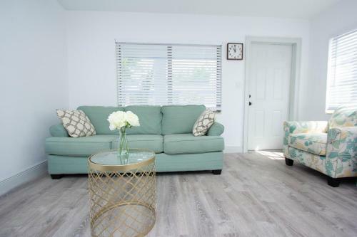 Apartamento #1 St.pete Beach Unit*walk To Bars, Beaches, Restaurants And More.