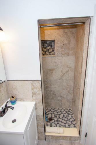 Apartamento #1 St.pete Beach Unit*walk To Bars, Beaches, Restaurants And More.