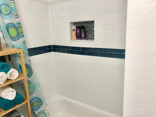 Apartamento #1 St.pete Beach Unit*walk To Bars, Beaches, Restaurants And More.