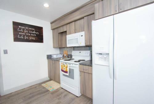Apartamento #1 St.pete Beach Unit*walk To Bars, Beaches, Restaurants And More.