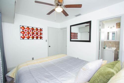 Apartamento #1 St.pete Beach Unit*walk To Bars, Beaches, Restaurants And More.