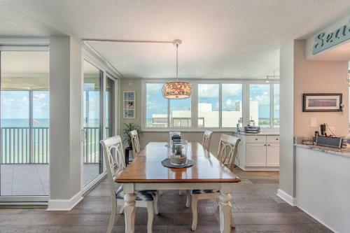 #1004 Shores Of Madeira Penthouse