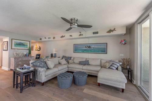 #1004 Shores Of Madeira Penthouse