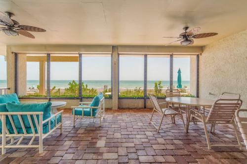 #1004 Shores Of Madeira Penthouse