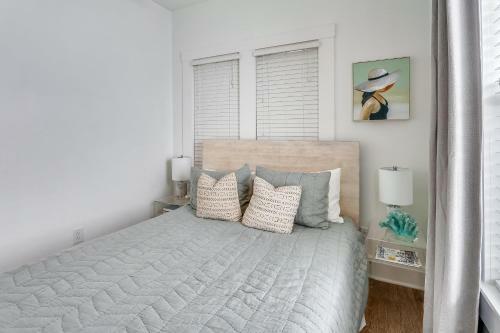 Happy Home - Bright, Updated, Steps To Beach In Top Location!