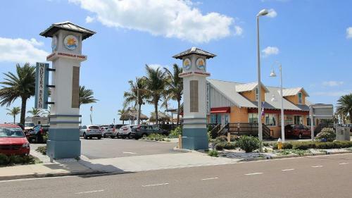 Madeira Beach Yacht Club By Teeming Vacation Rentals