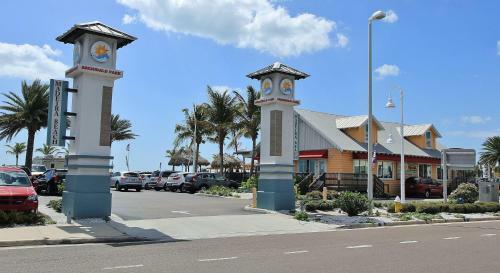 Madeira Beach Yacht Club By Teeming Vacation Rentals