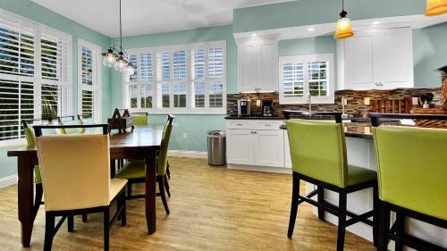Treasure Trove By Teeming Vacation Rentals
