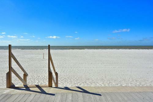 Sunset Chateau 207 Beachfront With Many Updates On Sunset Beach