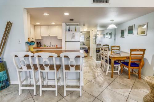 Sunset Chateau 207 Beachfront With Many Updates On Sunset Beach