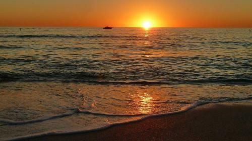Sunset Chateau 207 Beachfront With Many Updates On Sunset Beach