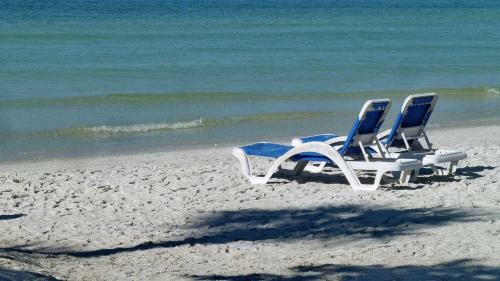 Sunset Chateau 207 Beachfront With Many Updates On Sunset Beach
