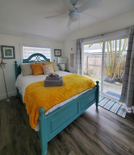 Waves Cottage On Sunset Beach