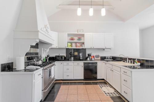 Mighty Mildred- Historic-walkable-mins To Riverwalk