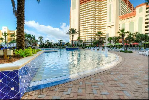Laketown Wharf 1125 By Zia Vr