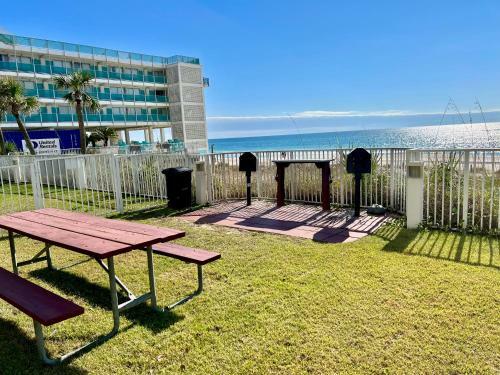 Ocean Reef Resort - Direct Beach Front, Free Beach Chairs - Seasonal