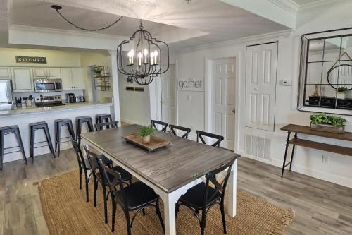 Apartamento Barefoot Bliss - Beachfront Condo - Sleeps 14