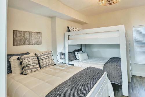 Apartamento Barefoot Bliss - Beachfront Condo - Sleeps 14