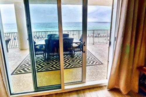 Apartamento Barefoot Bliss - Beachfront Condo - Sleeps 14