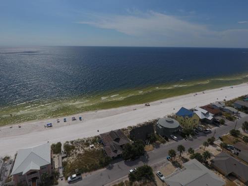 Panorama - Upper - Beautiful Beachfront Home! Rent One Level Or Two!!