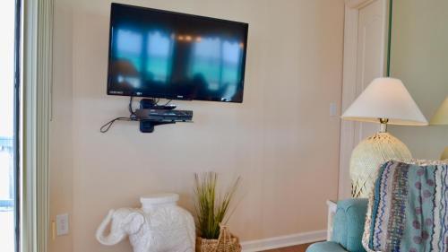 Panorama - Upper - Beautiful Beachfront Home! Rent One Level Or Two!!