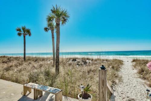 Life's A Beach! Beautiful Private Beachfront Home! Tons Of Space! 2 Greatrooms!