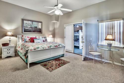Pugsy's Paradise Sleeps 19!